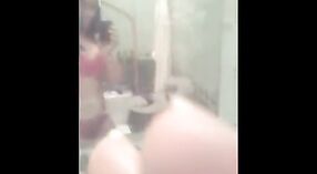 Indische Freundin Fingert Ihren Freund vor der Live-Kamera 1 min 00 s