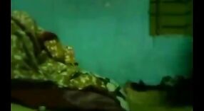 インドの叔母パルルのセックススキャンダルの隠されたカム映像 3 分 40 秒