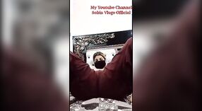 On-demand XXX video van Desi porno model pronken met haar mollige kont 1 min 00 sec
