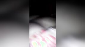 Bangla dea del sesso gode di piacere anale con un grosso cazzo in questo video MMC 2 min 40 sec