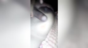 Bangla dea del sesso gode di piacere anale con un grosso cazzo in questo video MMC 0 min 30 sec