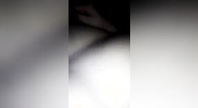 Bangla dea del sesso gode di piacere anale con un grosso cazzo in questo video MMC 0 min 40 sec