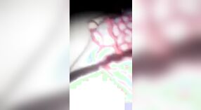 Bangla dea del sesso gode di piacere anale con un grosso cazzo in questo video MMC 1 min 00 sec
