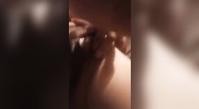 Desi üniversite öğrencisi bu solo porno video muhteşem XXX vücudunu sergiliyor 2 dakika 00 saniyelik