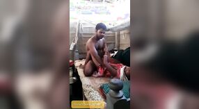 Bojo Desi lan pacar assam dheweke melu sawetara jinis omah sing uap 0 min 30 sec