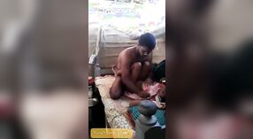 Bojo Desi lan pacar assam dheweke melu sawetara jinis omah sing uap 1 min 10 sec