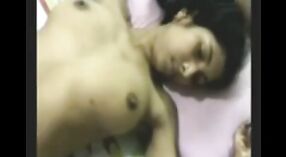 Первый анальный секс жены Дези приводит к потере девственности в Джайпуре 2 минута 00 сек
