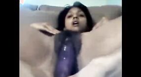 Amador indiano vídeo de sexo apresenta desi menina solo masturbação 3 minuto 00 SEC