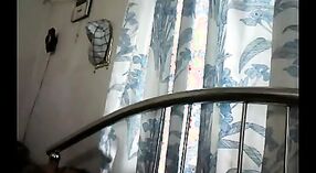இந்திய பாபி தனது கல்லூரி காதலனுடன் வீட்டில் தயாரிக்கப்பட்ட வீடியோவில் இறங்கி அழுக்காக இருக்கிறார் 24 நிமிடம் 20 நொடி