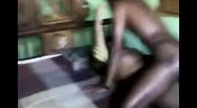 Una sexy chica india del pueblo se divierte con su vecino en este video porno MMS 0 mín. 50 sec