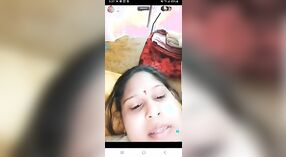 Payudara besar dan pantat besar bhabhi India dalam sesi webcam beruap 3 min 20 sec