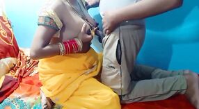 Nastolatków Desi Bhabhi liże i pieprzy jej drobna indyjski pieprz przed missionary pozycja 2 / min 50 sec