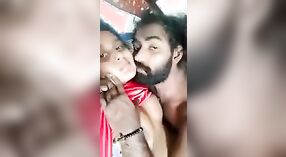 بھارتی لڑکی اس باپ سے بھرا ویڈیو میں اس کے منہ اور بلی کے ساتھ شرارتی ہو جاتا ہے 1 کم از کم 40 سیکنڈ