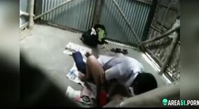 Une vidéo Desi XXX mms capture un neveu et une tante ayant des relations sexuelles dans une maison abandonnée 2 minute 00 sec