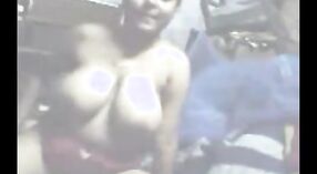 Indiase babe in slipje gets naar beneden en vies met haar jong boyfriend 1 min 50 sec