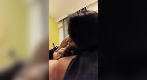 デジ・バビは、このオーラルセックスビデオで彼女の受動的な恋人から口を満たしている 7 分 20 秒