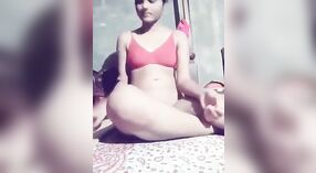 بنگلہ جنسی دیوی flaunts اس شاندار ننگے جسم 3 کم از کم 40 سیکنڈ