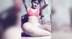 Bangla deusa do sexo ostenta seu deslumbrante corpo nu 0 minuto 0 SEC
