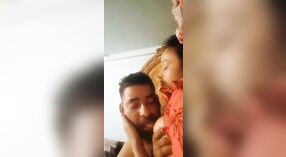देसी पत्नी से बांग्लादेश देता है एक करने के लिए उसके पड़ोसी के एमएमसी में इस गर्म वीडियो 0 मिन 0 एसईसी