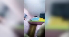 Esposa india cachonda disfruta de consoladores y masturbarse frente a la cámara 3 mín. 30 sec