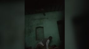 데시 엠 스캔들:곱슬 머리 남자는 복종하는 여자와 야생의 밤을 즐긴다 3 최소 20 초