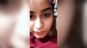 Indyjski dziewczyna z duży cycki shakes jej masywny chest w a gorący wideo połączenie 0 / min 0 sec