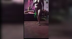 Ненасытный аппетит Бхабхи к сексу заставляет ее изменять Девару в этом видео со скрытой камеры 1 минута 20 сек