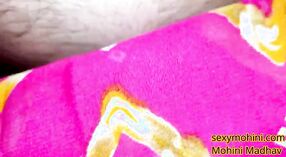 இந்திய மருத்துவர் நோயாளியை ஆராய்ந்து, ஆடியோவைப் பயன்படுத்தி இந்தி கிளினிக்கில் அவருடன் உடலுறவு கொள்கிறார் 1 நிமிடம் 30 நொடி