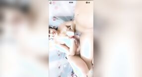 Desi bebek ile büyük göğüsler gets yaramaz üzerinde the phone içinde MMC film 1 dakika 20 saniyelik