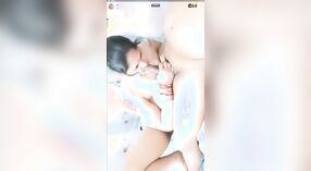 Desi bebek ile büyük göğüsler gets yaramaz üzerinde the phone içinde MMC film 0 dakika 0 saniyelik