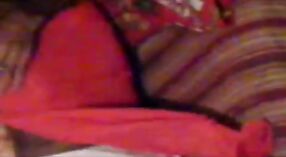 Индианка Бхабхи и ее соседка по комнате занимаются прелюдией в MMS видео 2 минута 00 сек