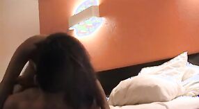 Vidéo de sexe indienne de la superbe bhabhi et de son frère dans une chambre d'hôtel 20 minute 20 sec