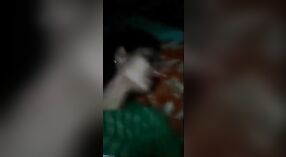 Pacar India Desi menikmati seks hardcore dengan kekasihnya di MMC 2 min 20 sec