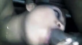Indiana Bhabhi incomparável Deepthroat habilidades em vídeo HD! 5 minuto 40 SEC