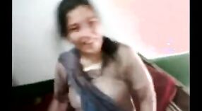 Pakistańskie seks wideo funkcje Dojrzała ciocia i jej niezadowolony mąż 3 / min 00 sec