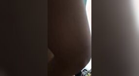 Bojo Desi seneng tanggal sensual karo pacangan dheweke ing video panas iki 1 min 50 sec