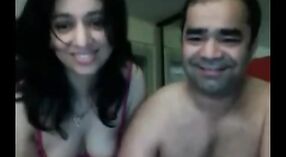 Istri India dengan payudara besar menggoda suaminya di depan kamera 0 min 0 sec