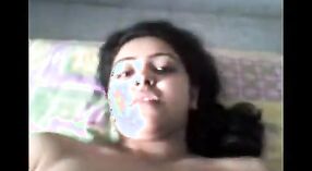 Adolescente india con grandes tetas es follada por su hermano en un video escandaloso 2 mín. 10 sec