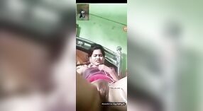 Bangla Sexvideo mit Fingern und Telefonsex in Bangladesch 2 min 20 s