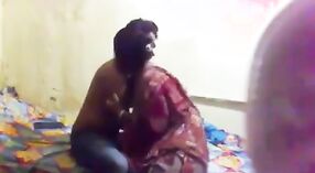 Desi Empregada fica seduzido por seu senhorio em um Sensual Chudai vídeo 3 minuto 20 SEC