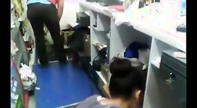 Sebuah video seks panas yang menampilkan malaikat Assam memberikan blowjob tenggorokan dalam kepada seorang penjaga toko di Bangalore 2 min 50 sec