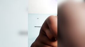 Naakt Indiase mms video clip vitrines curvy meisje ruime borsten 0 min 0 sec
