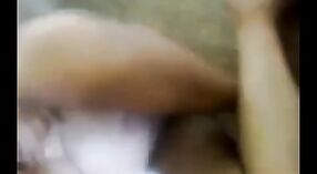 Desi bhabhi se remplit de sexe d'inceste dans cette vidéo 0 minute 0 sec
