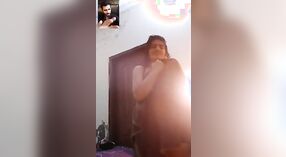Pakistańska dziewczyna rozbiera się i uprawia seks ze swoim kochankiem w gorącym filmie 0 / min 50 sec