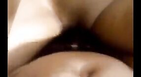 Desi bhabhi Janvi turun dan kotor dalam video porno India ini 0 min 0 sec