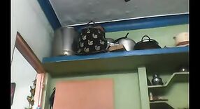 বড়-বুবড ইন্ডিয়ান আন্টি একটি তামিল সেক্স ভিডিওতে নেমে এবং নোংরা 5 মিন 00 সেকেন্ড