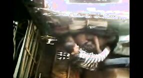Vidéo porno indienne mettant en vedette un bhabhi dans un village s'engageant dans le sexe en levrette 3 minute 20 sec