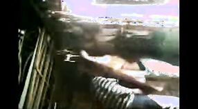 ఇండియన్ పోర్న్ వీడియో డాగ్గిస్టైల్ సెక్స్ లో నిమగ్నమైన ఒక గ్రామంలో భాభి నటించారు 4 మిన్ 40 సెకను