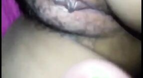 Video HD de la esposa india de Aparna disfrutando de sexo caliente y humeante 2 mín. 50 sec