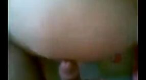 Une étudiante indienne se fait étirer le trou du cul serré dans cette vidéo anale 3 minute 20 sec